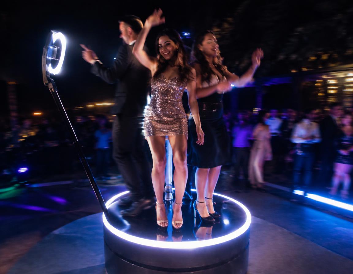 360° LED Spinner